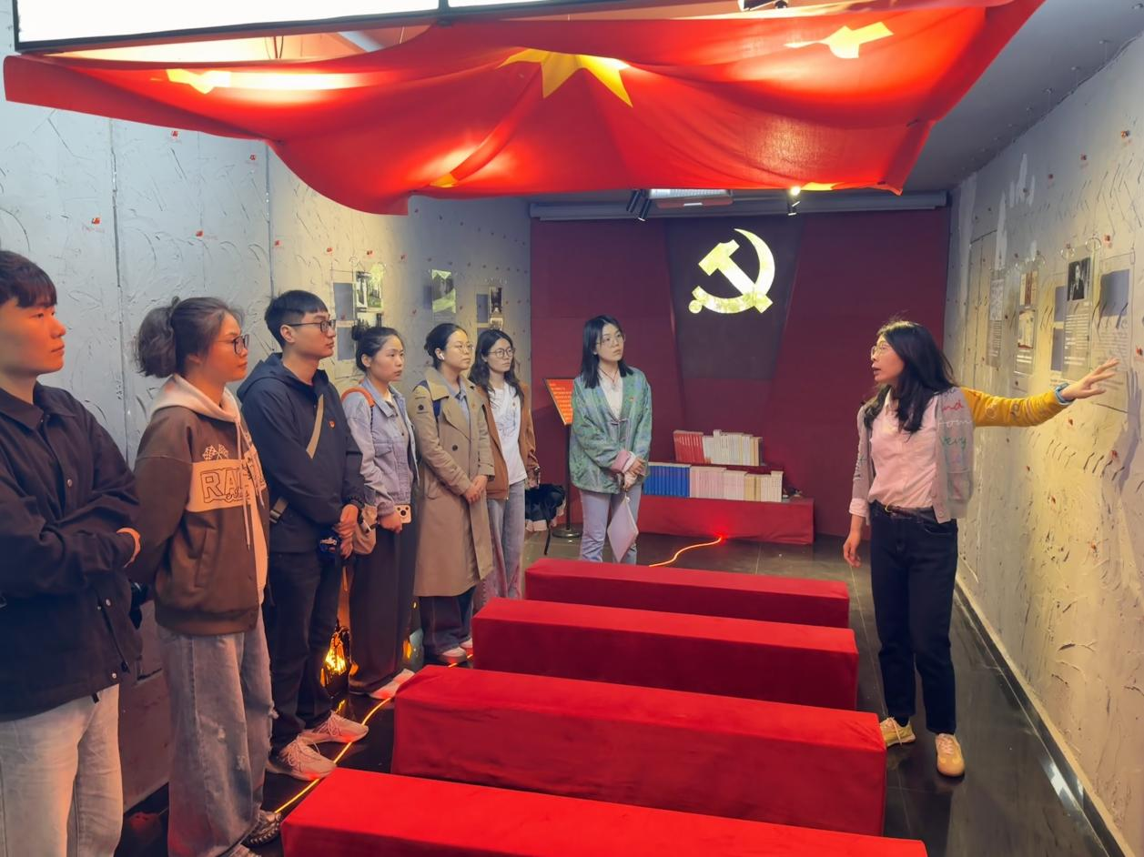 
                传承五四薪火 砥砺青春担当 
